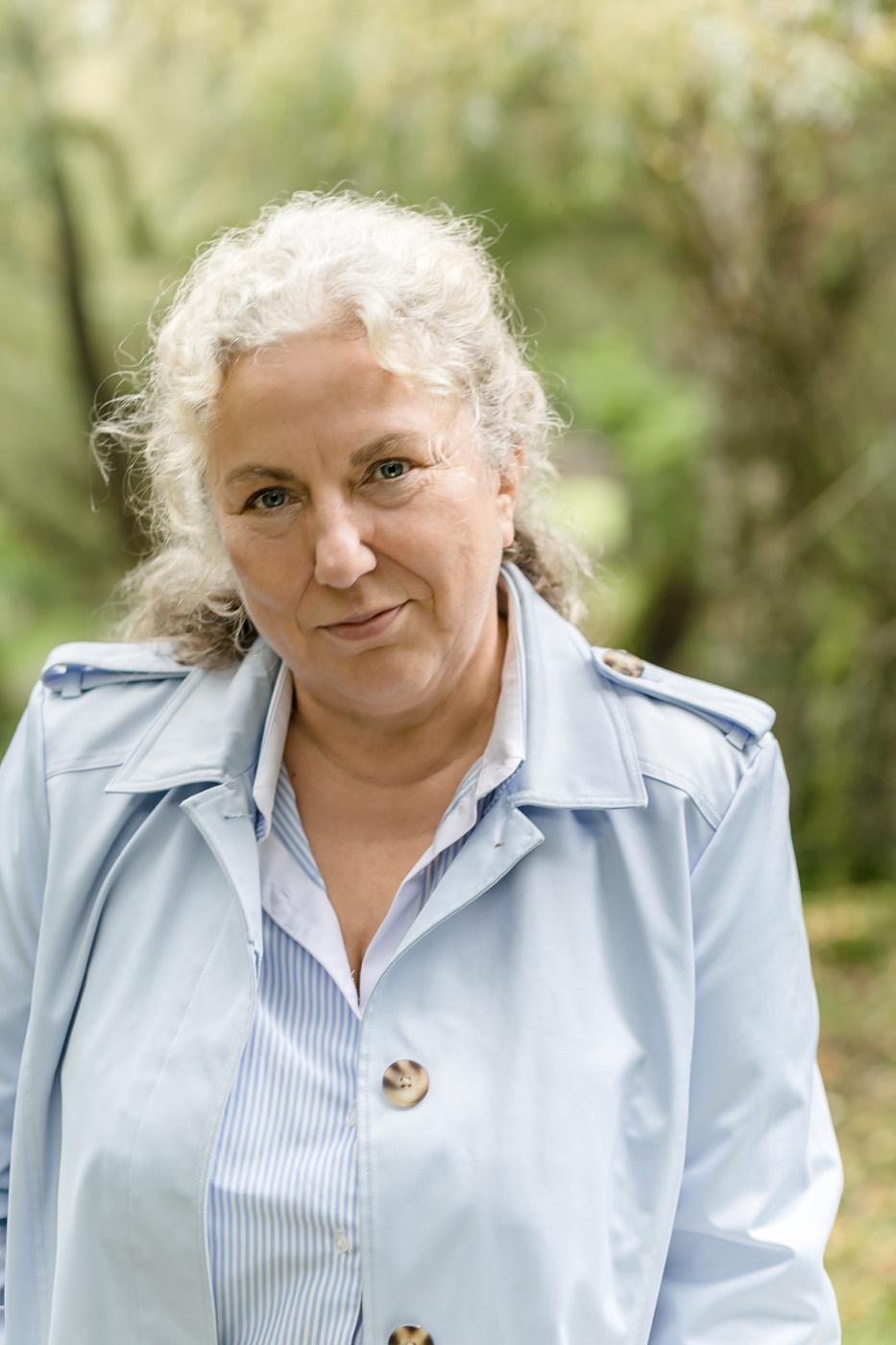 Porträt von Kathrin Reichert im Freien